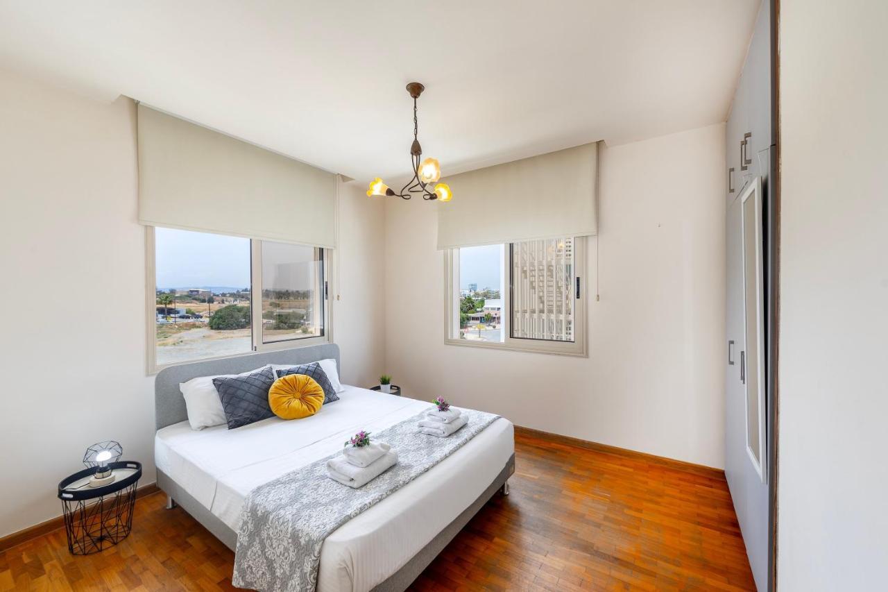 Mackenzie Beachfront Eftyhia Suite Larnaca Zewnętrze zdjęcie