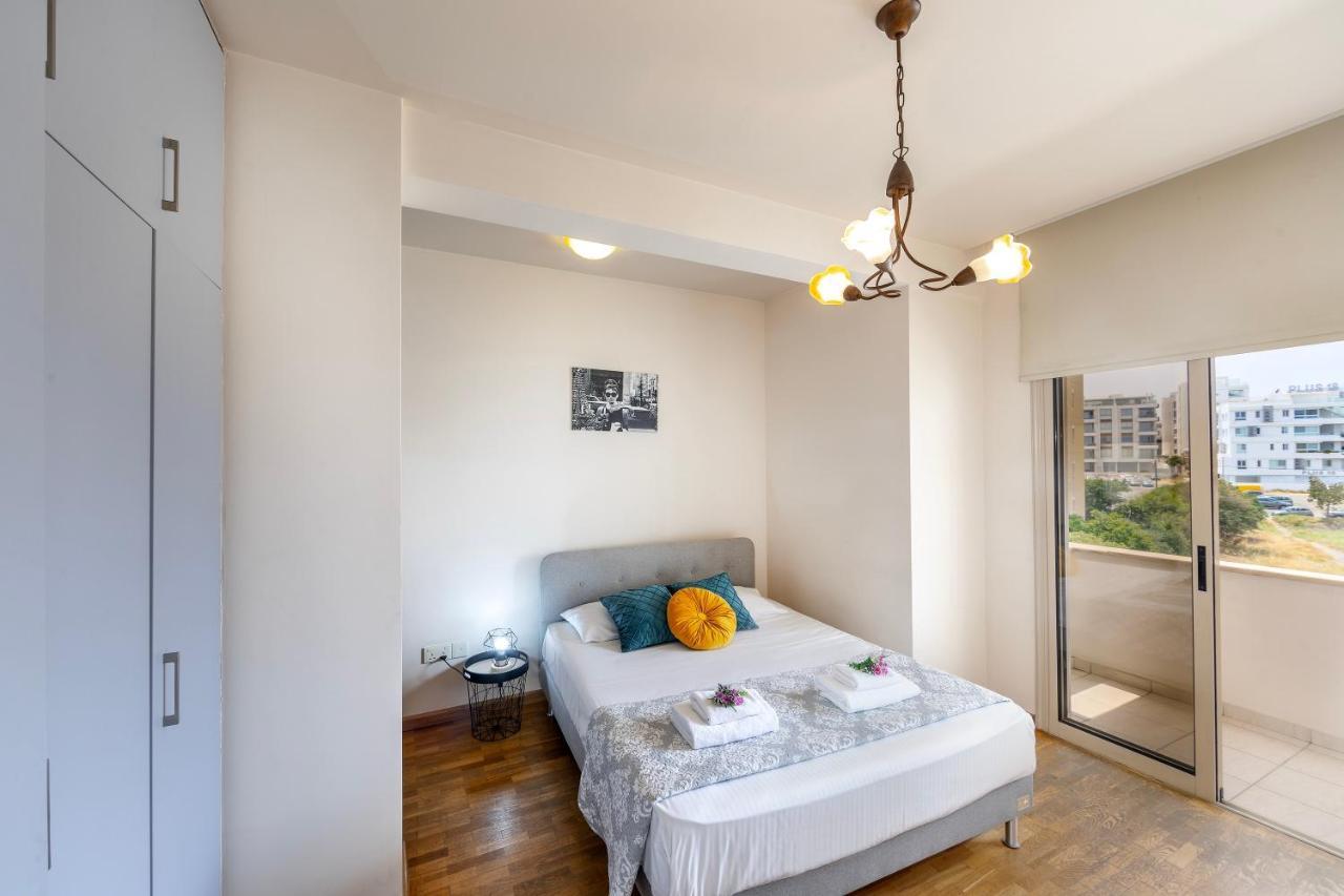 Mackenzie Beachfront Eftyhia Suite Larnaca Zewnętrze zdjęcie